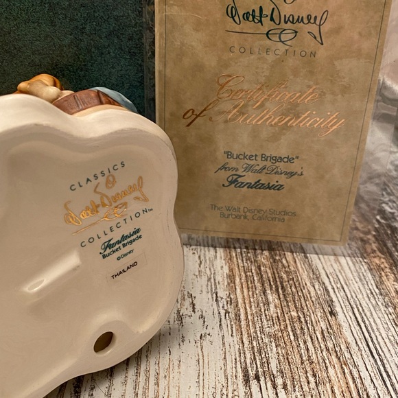 WDCC Bucket Brigade Broom - Disney Fantasia with Original Box and COA - Picture 4 of 7